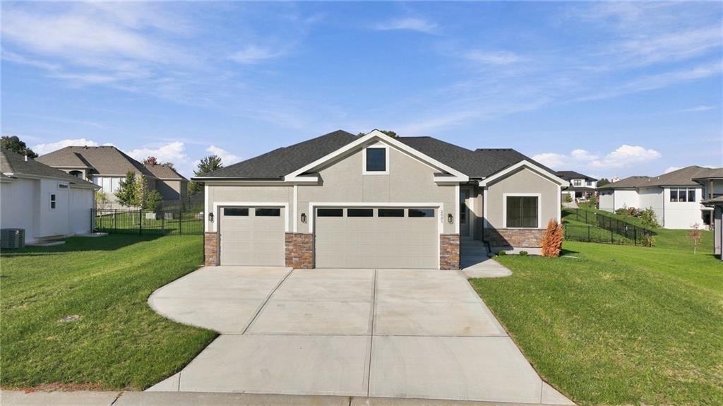 2605 NE Crestview Street, Blue Springs, MO
