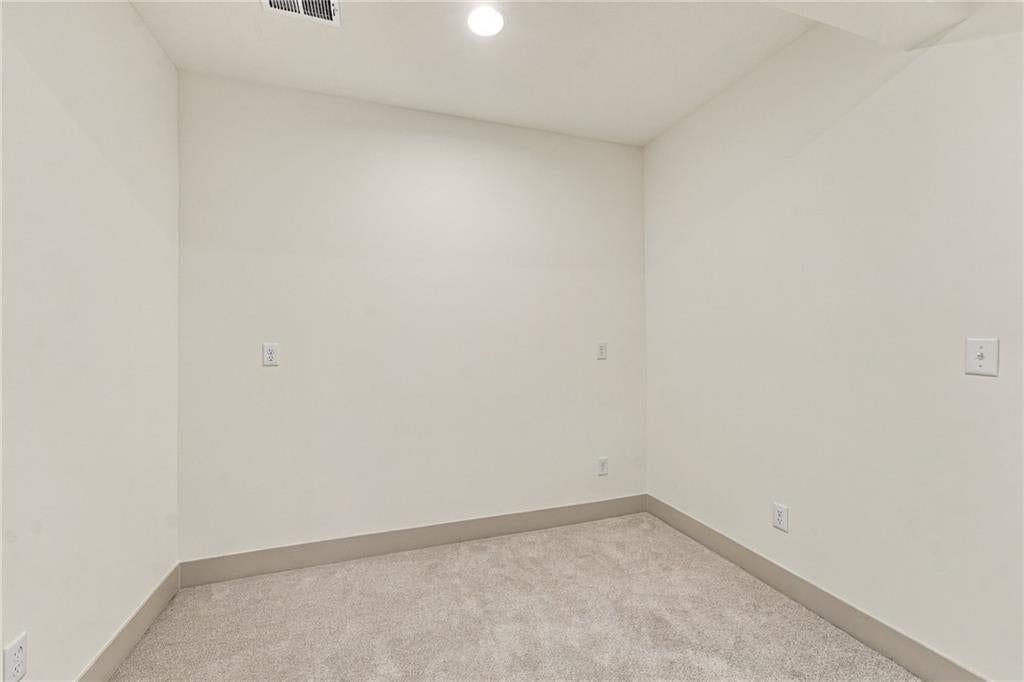 Photo 37 of 44 - 2605 NE Crestview Street, Blue Springs, MO 64029