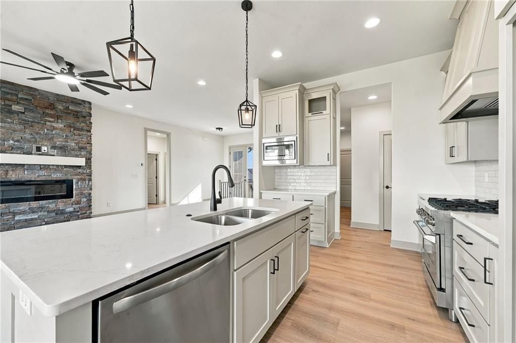 Photo 18 of 44 - 2605 NE Crestview Street, Blue Springs, MO 64029