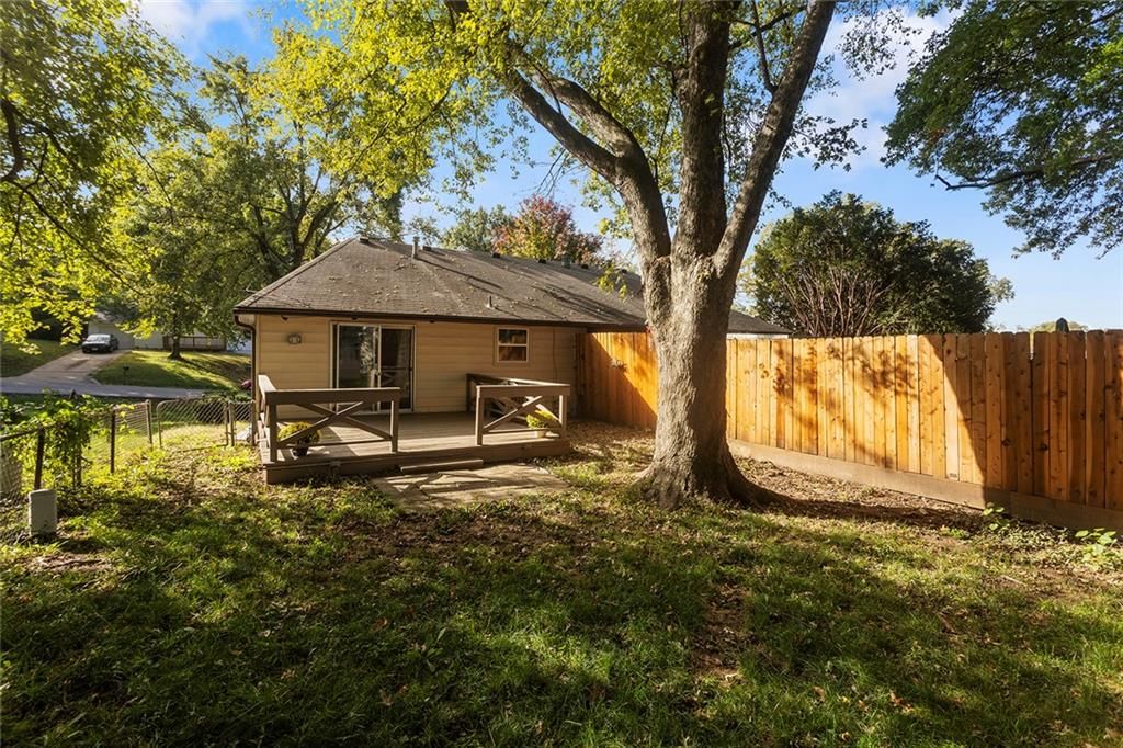 Covered patio at 5708 NE 50th Street, Kansas City, MO 64119