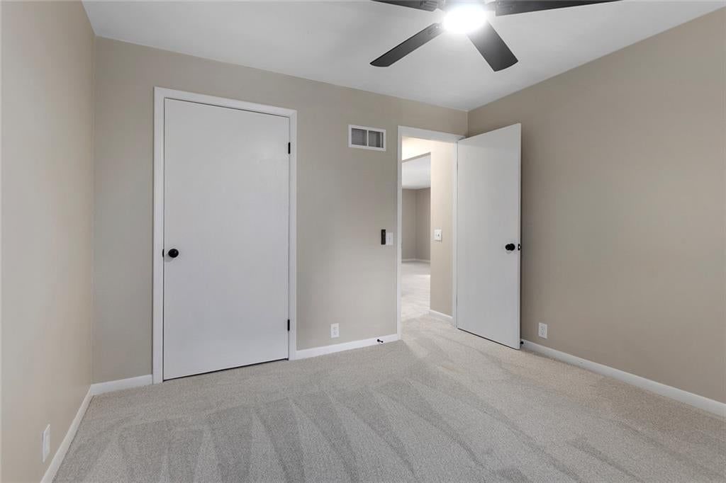 Photo 12 of 29 - 5708 NE 50th Street, Kansas City, MO 64119