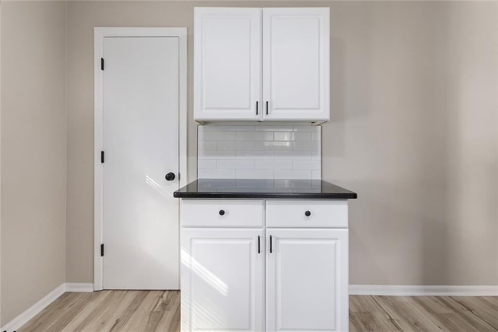 Quartz counters at 5708 NE 50th Street, Kansas City, MO 64119