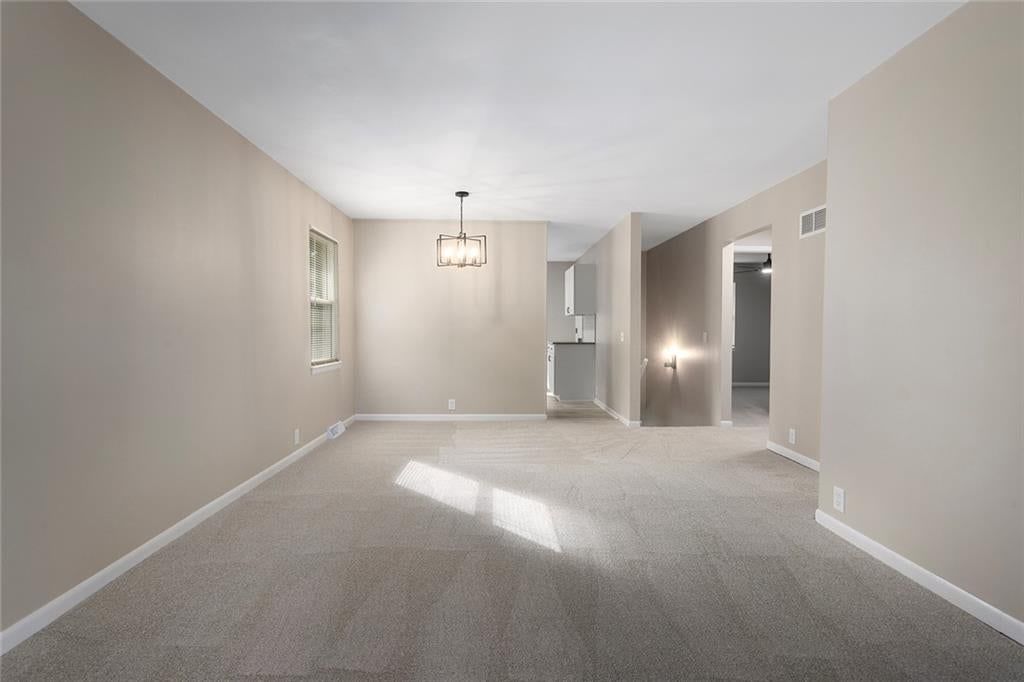 Statement lighting at 5708 NE 50th Street, Kansas City, MO 64119