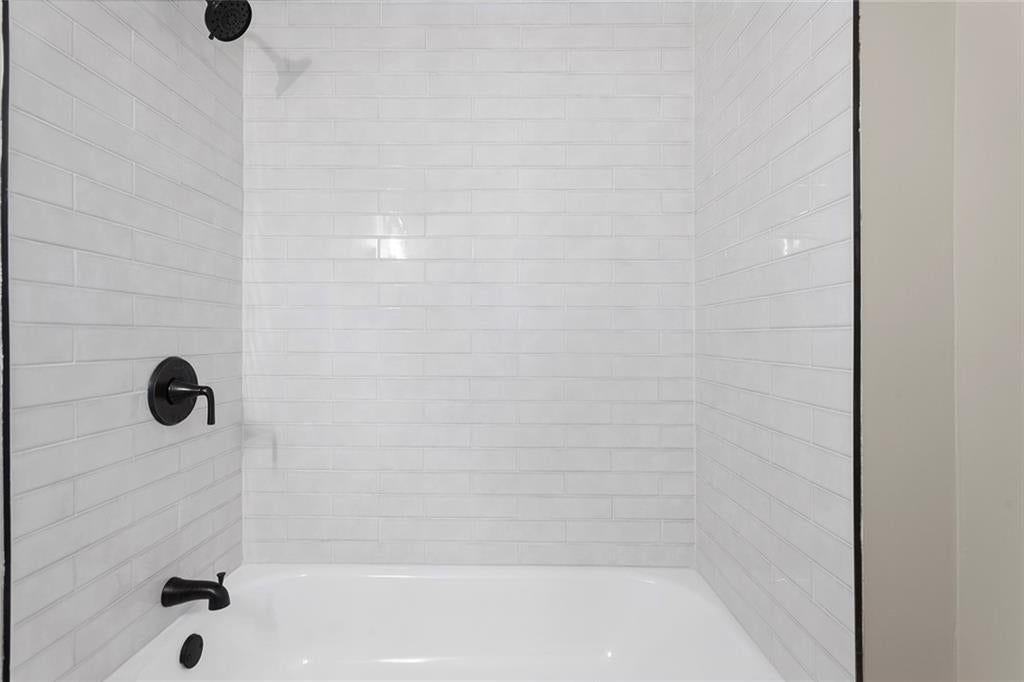 Photo 14 of 29 - 5708 NE 50th Street, Kansas City, MO 64119