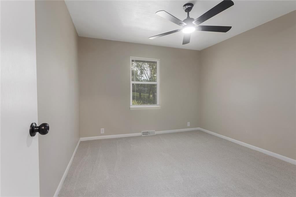 Carpet at 5708 NE 50th Street, Kansas City, MO 64119