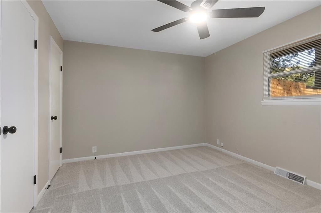 Photo 15 of 29 - 5708 NE 50th Street, Kansas City, MO 64119
