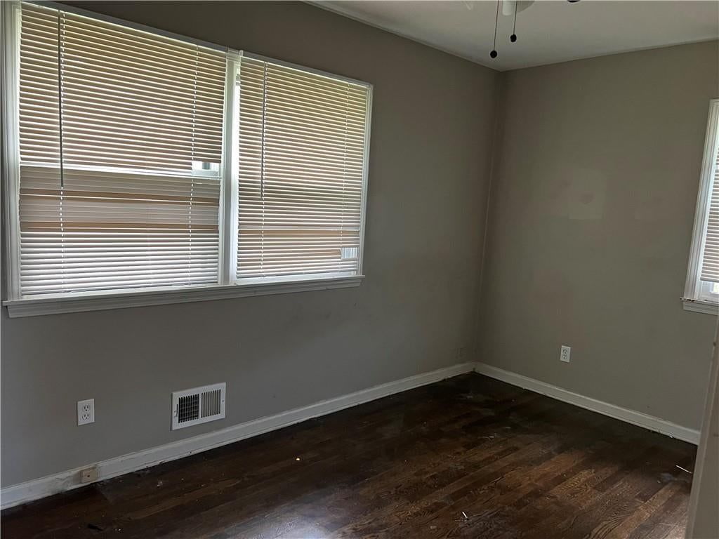 Photo 10 of 13 - 502 NW Central Street, Lee's Summit, MO 64063