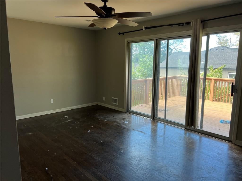 Floor-to-ceiling windows and wall of windows at 502 NW Central Street, Lee's Summit, MO 64063