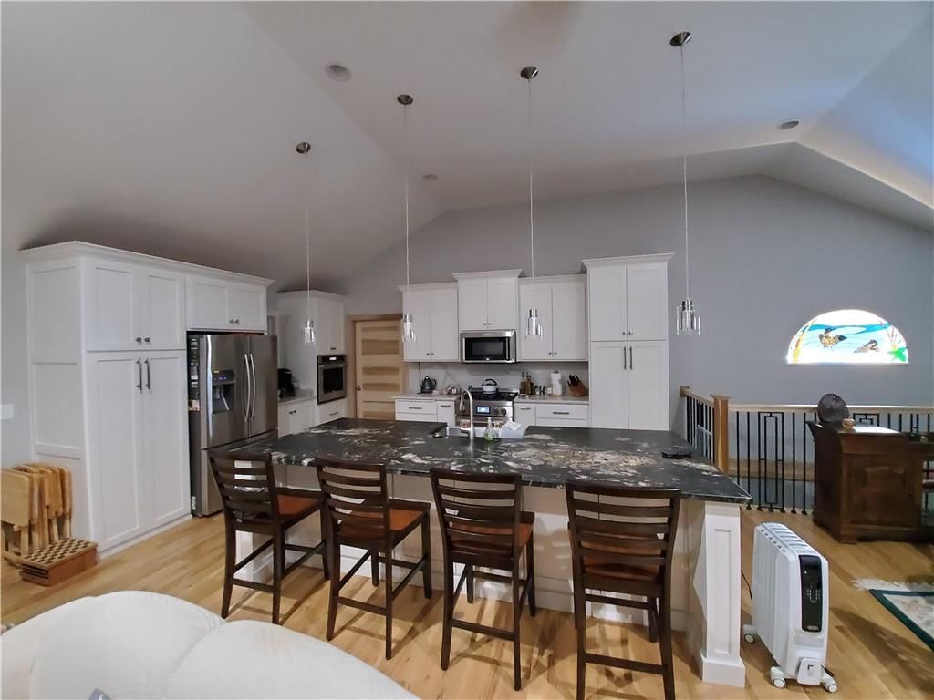 6027 Robinson Street, Overland Park, KS: listing photo 3