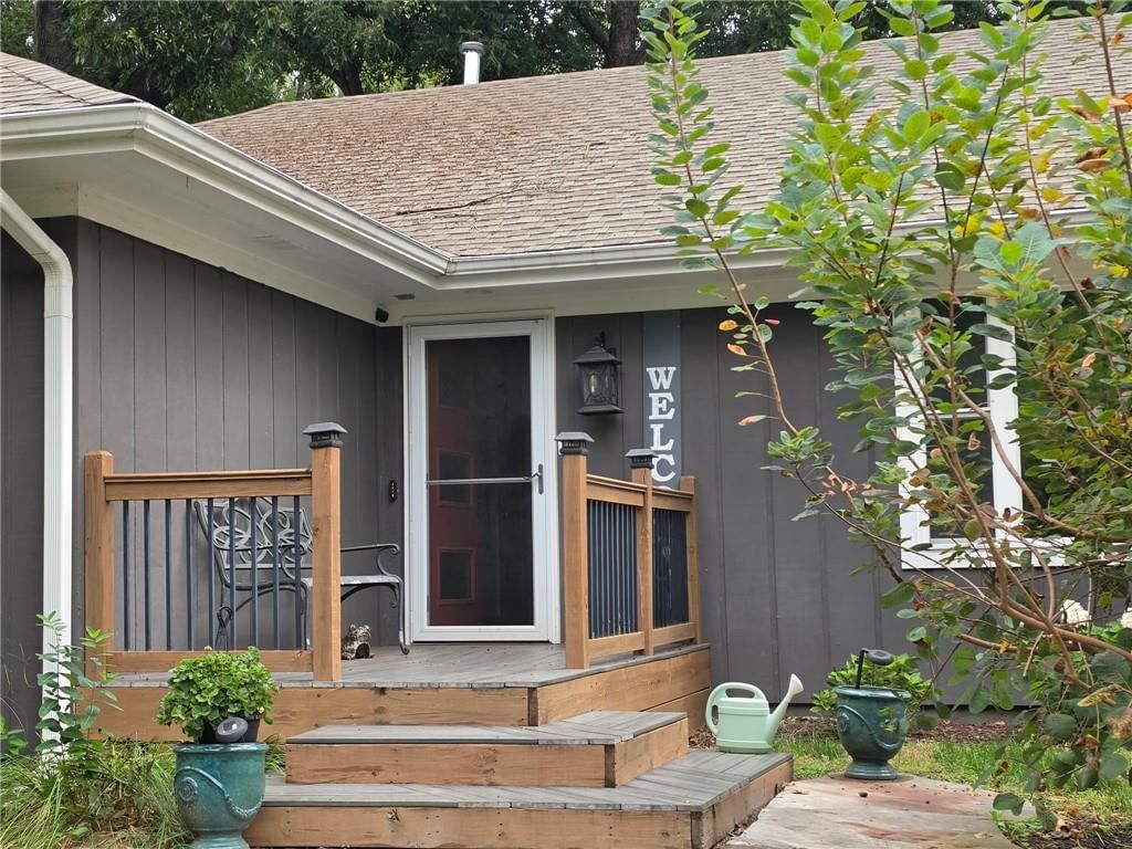 6027 Robinson Street, Overland Park, KS: listing photo 2