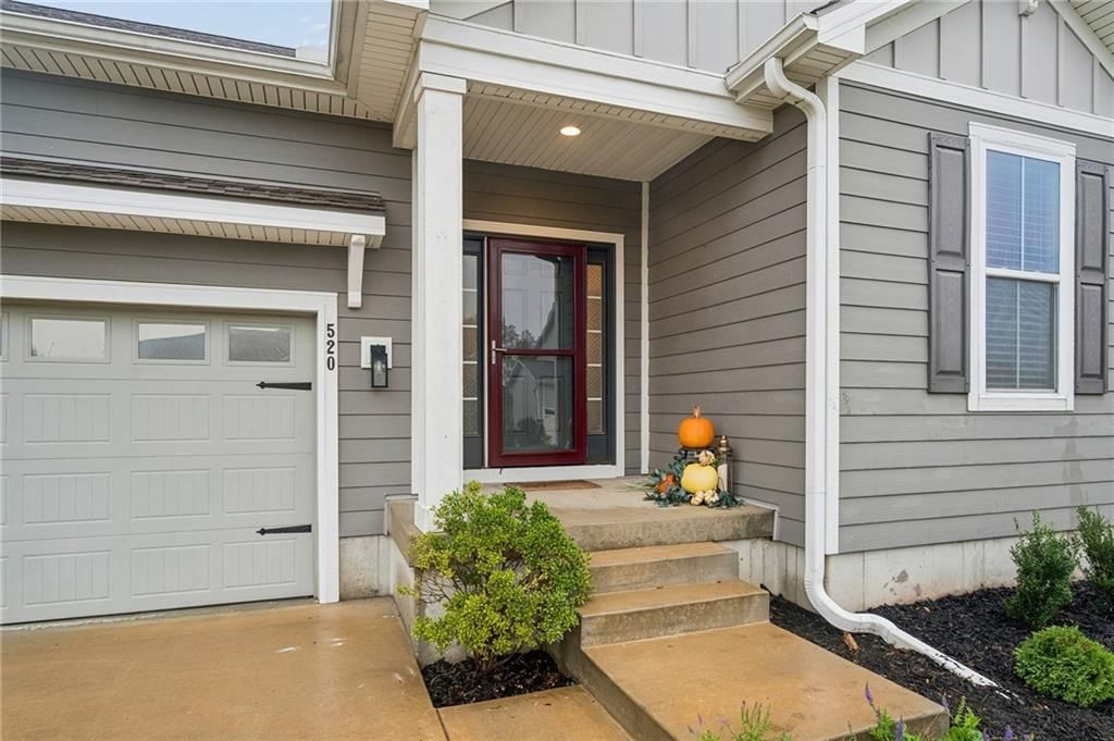 520 SW Haverford Road, Lee's Summit, MO: listing photo 2