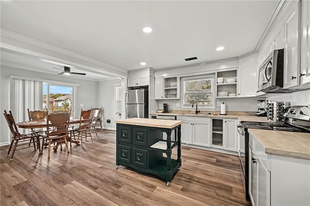 Open floor plan, kitchen island and white kitchen at 190 4th Street, Holt, MO 64048
