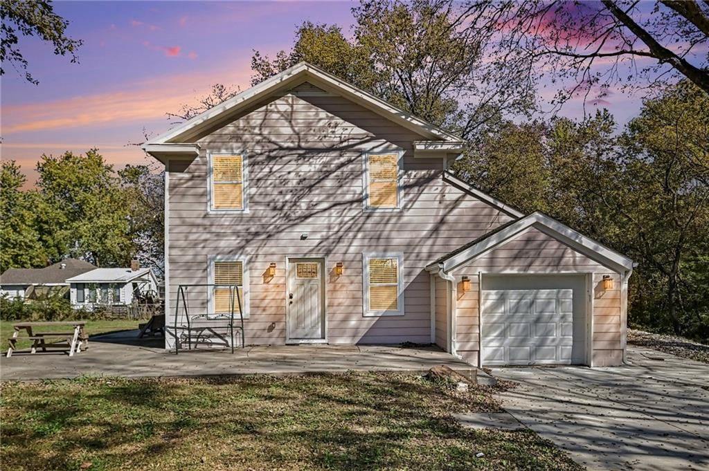 190 4th Street, Holt, MO: listing photo 2