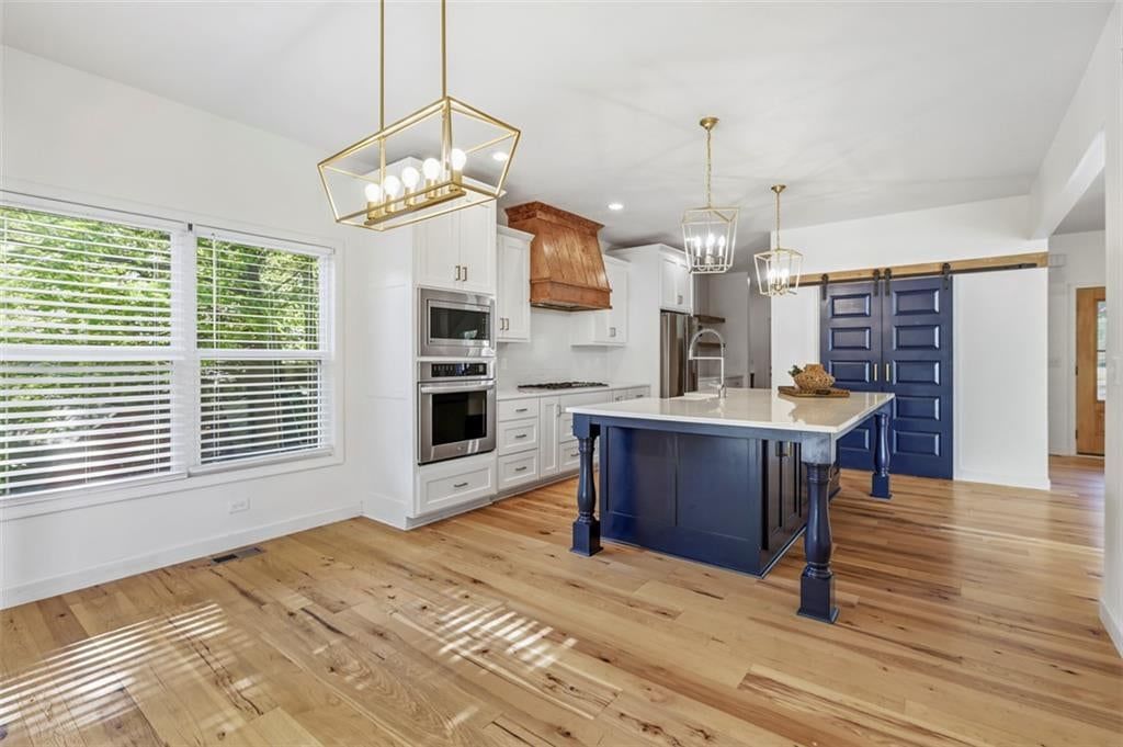 Photo 17 of 59 - 16101 Riggs Road, Overland Park, KS 66085