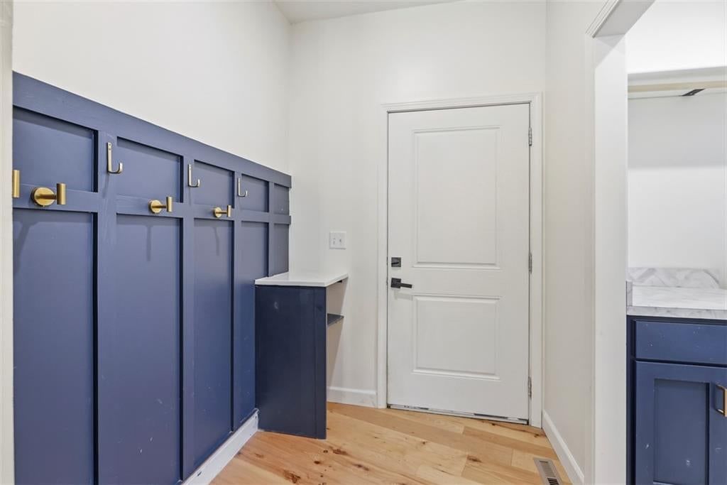 Photo 20 of 59 - 16101 Riggs Road, Overland Park, KS 66085