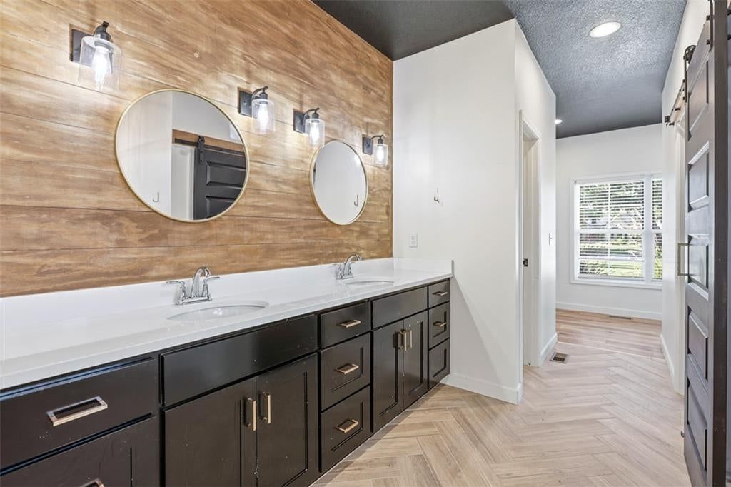 Photo 24 of 59 - 16101 Riggs Road, Overland Park, KS 66085