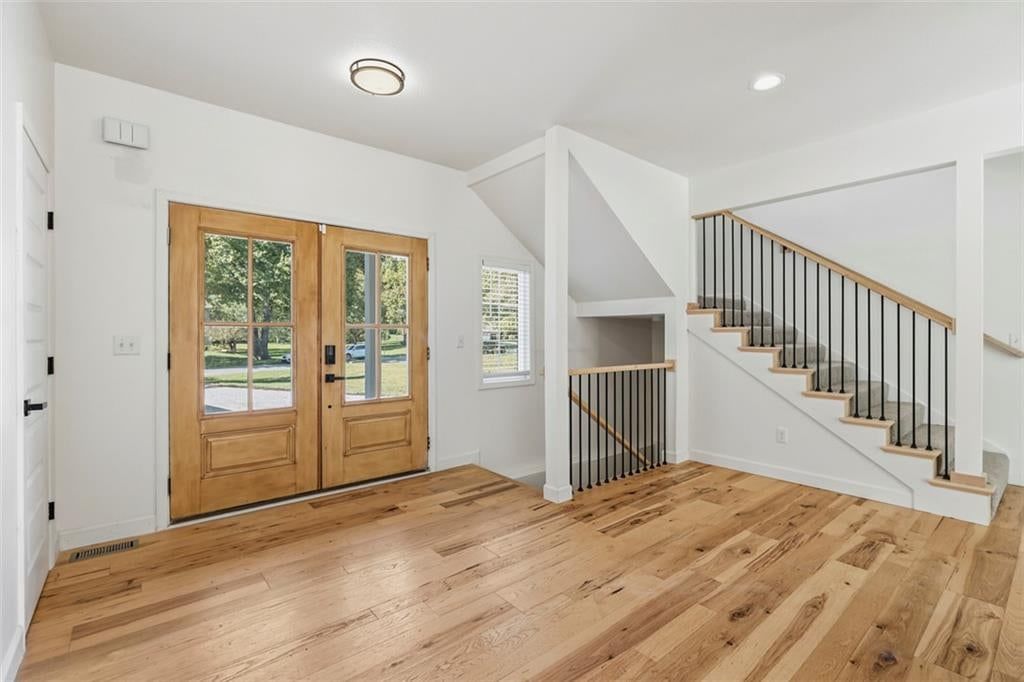 Photo 5 of 59 - 16101 Riggs Road, Overland Park, KS 66085