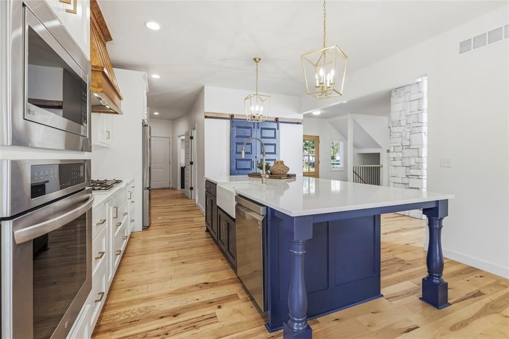 Photo 15 of 59 - 16101 Riggs Road, Overland Park, KS 66085