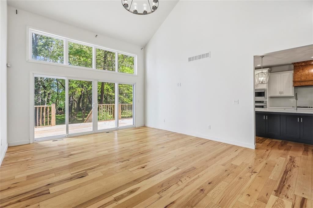Photo 9 of 59 - 16101 Riggs Road, Overland Park, KS 66085