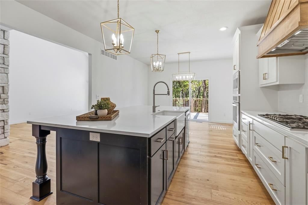Photo 13 of 59 - 16101 Riggs Road, Overland Park, KS 66085