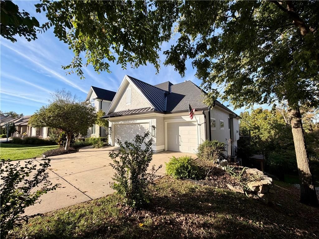 2796 W 162nd Street, Stilwell, KS: listing photo 2