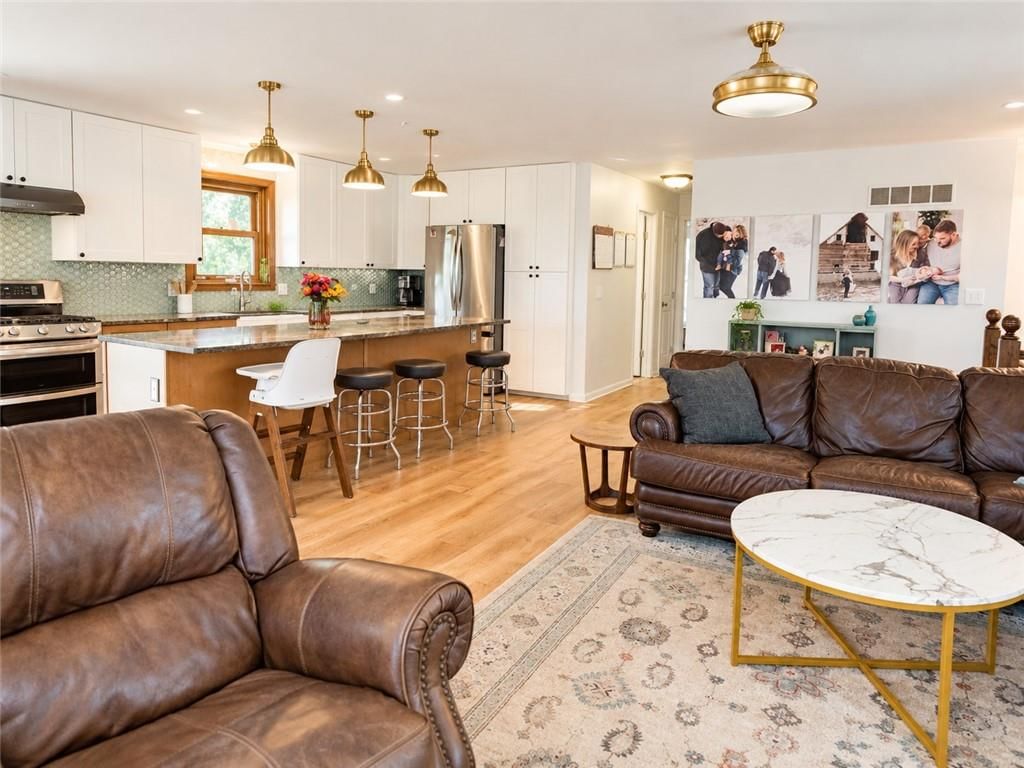 Photo 14 of 21 - 14090 Walker Road, Kansas City, MO 64163