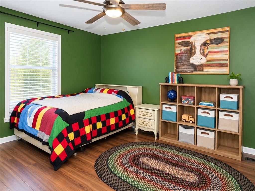 Accent wall at 14090 Walker Road, Kansas City, MO 64163