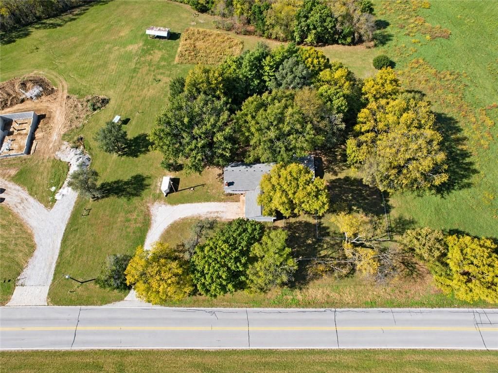 Photo 6 of 21 - 14090 Walker Road, Kansas City, MO 64163
