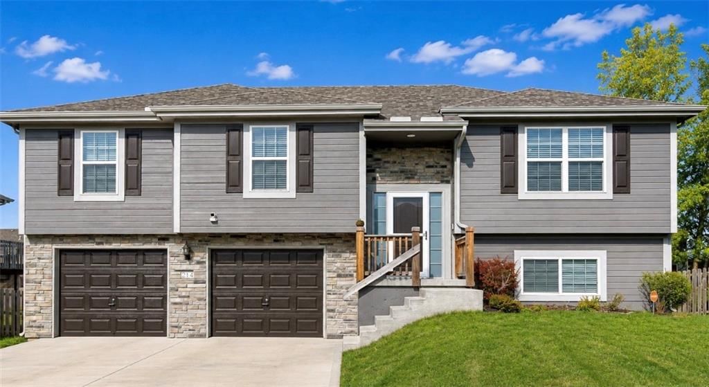 214 NE Greystone Way, Grain Valley, MO