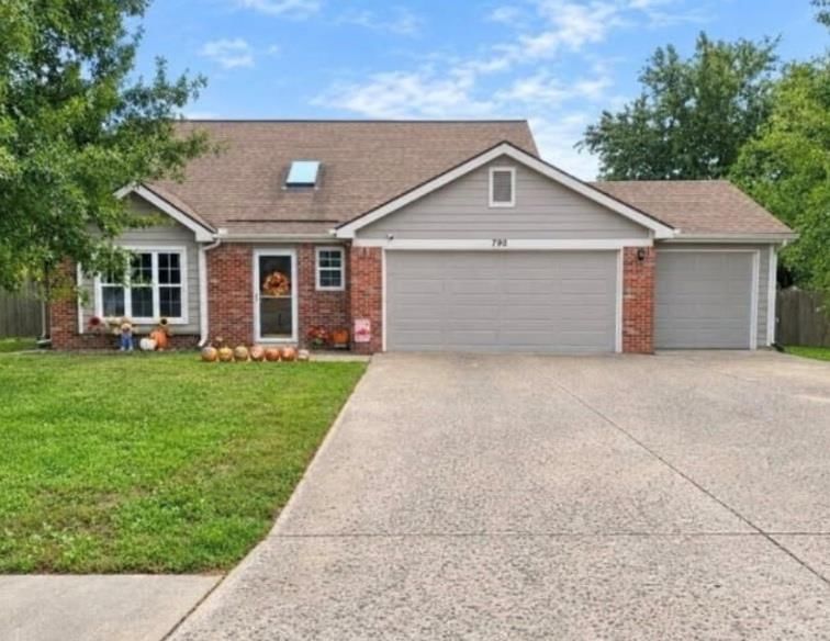 790 Myers Drive, Tonganoxie, KS