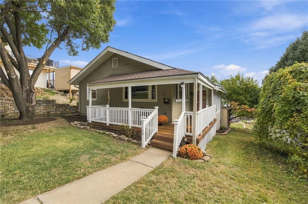 2109 Jarboe Street, Kansas City, MO: listing photo 2