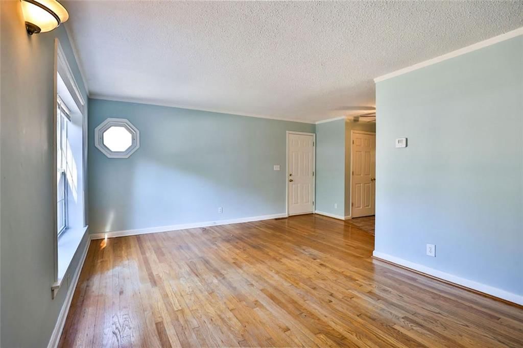 Photo 4 of 28 - 7721 Lowell Street