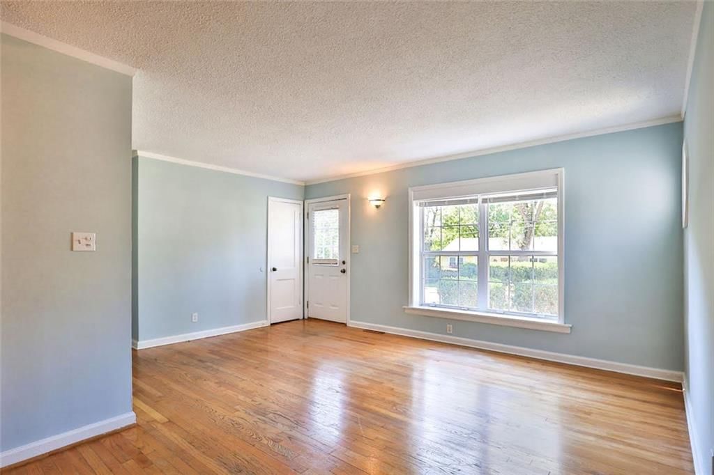 Photo 5 of 28 - 7721 Lowell Street