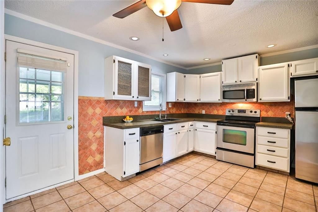 Photo 6 of 28 - 7721 Lowell Street
