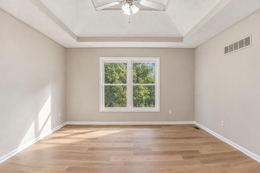 Photo 17 of 34 - 9605 NE 100th Street, Kansas City, MO 64157