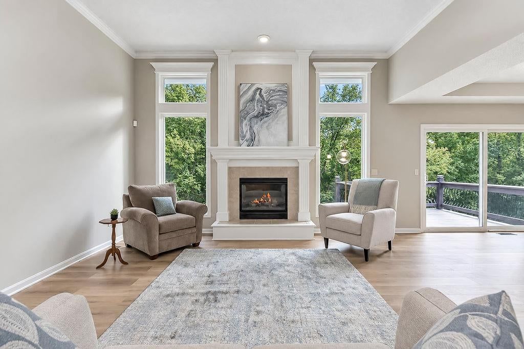 Wall of windows at 9605 NE 100th Street, Kansas City, MO 64157