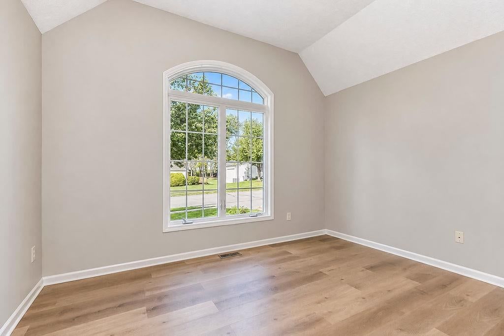 Photo 15 of 34 - 9605 NE 100th Street, Kansas City, MO 64157