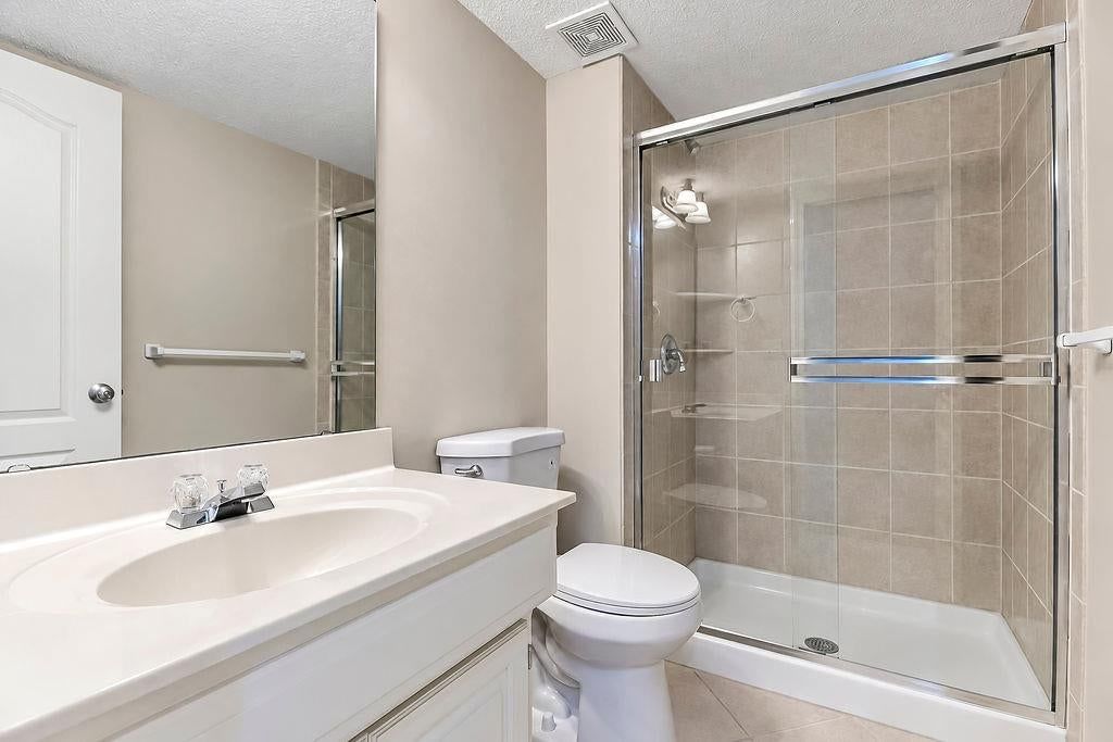 Photo 27 of 34 - 9605 NE 100th Street, Kansas City, MO 64157