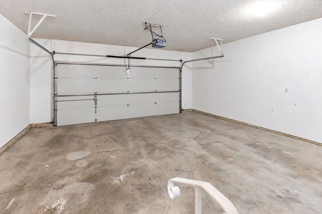 Attached garage at 9605 NE 100th Street, Kansas City, MO 64157