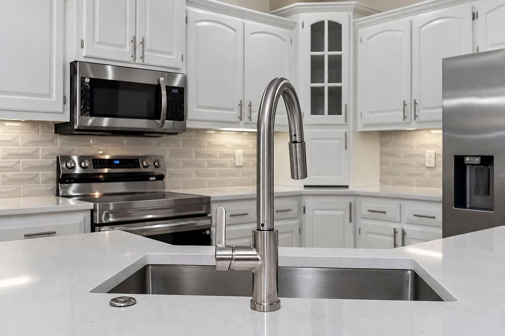 Photo 12 of 34 - 9605 NE 100th Street, Kansas City, MO 64157