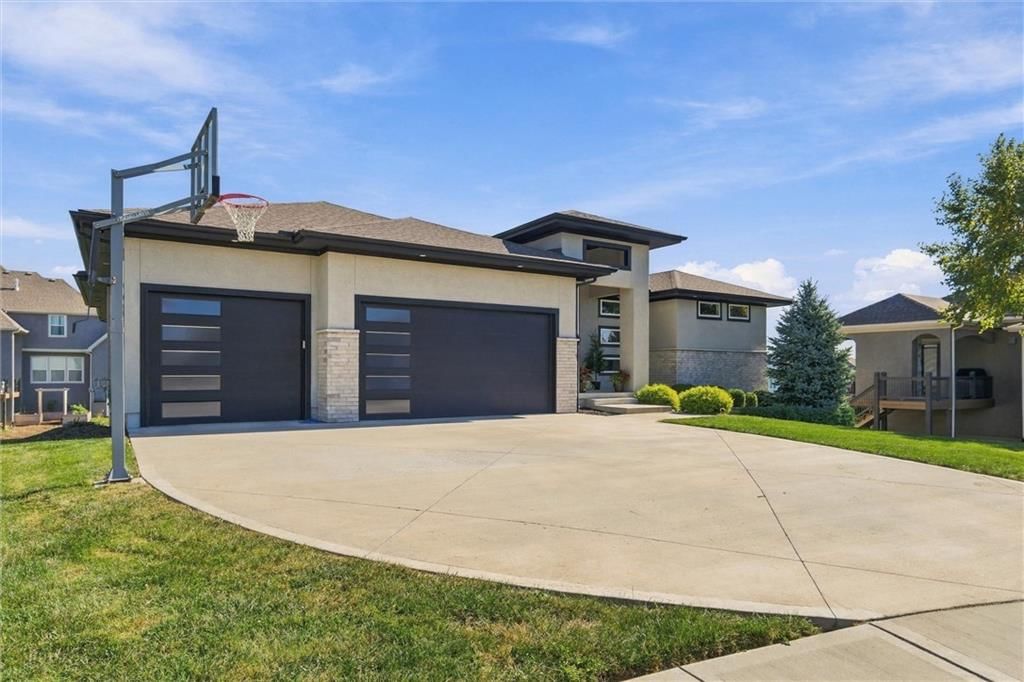 17505 Manor Street, Overland Park, KS: listing photo 3