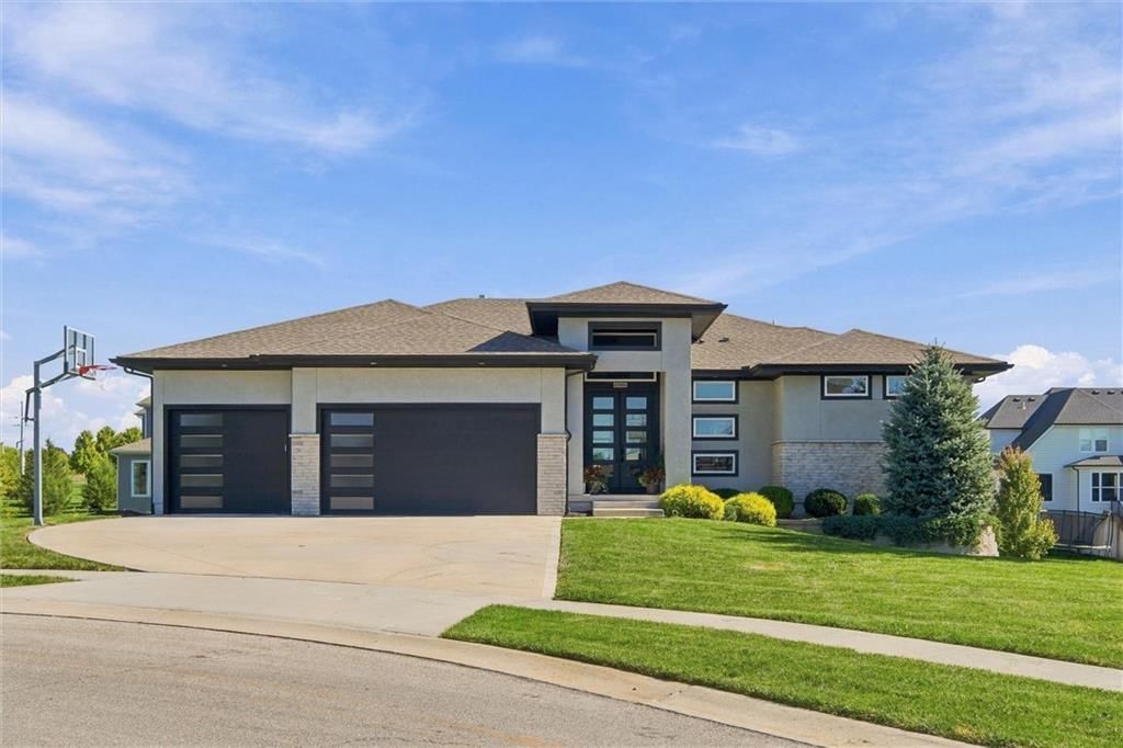 17505 Manor Street, Overland Park, KS: listing photo 2