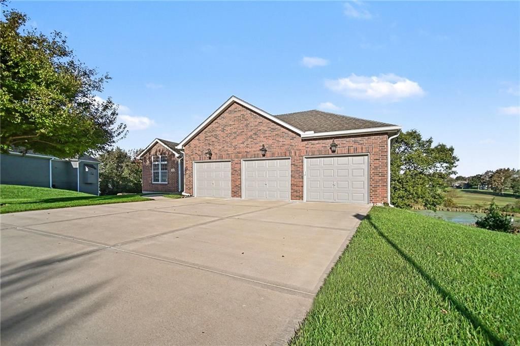 Photo 35 of 39 - 12554 Prestwick Lane, Kansas City, KS 66109