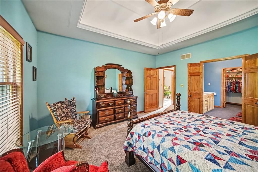 Photo 18 of 39 - 12554 Prestwick Lane, Kansas City, KS 66109