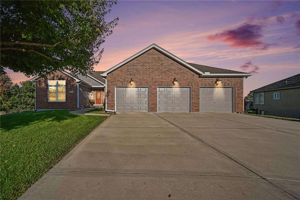 Photo 33 of 39 - 12554 Prestwick Lane, Kansas City, KS 66109