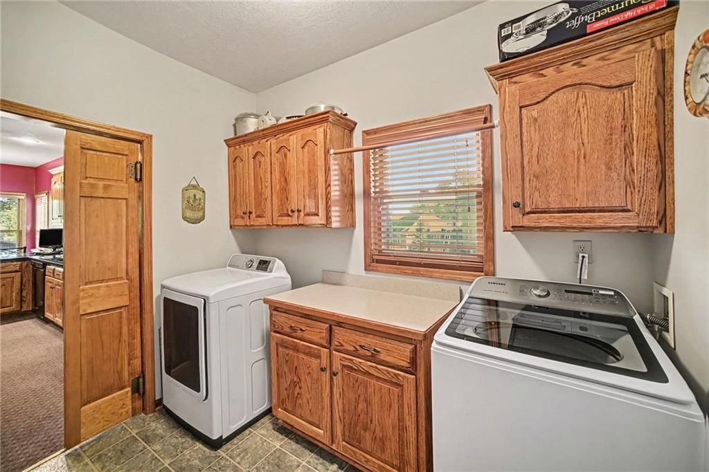 Photo 11 of 39 - 12554 Prestwick Lane, Kansas City, KS 66109
