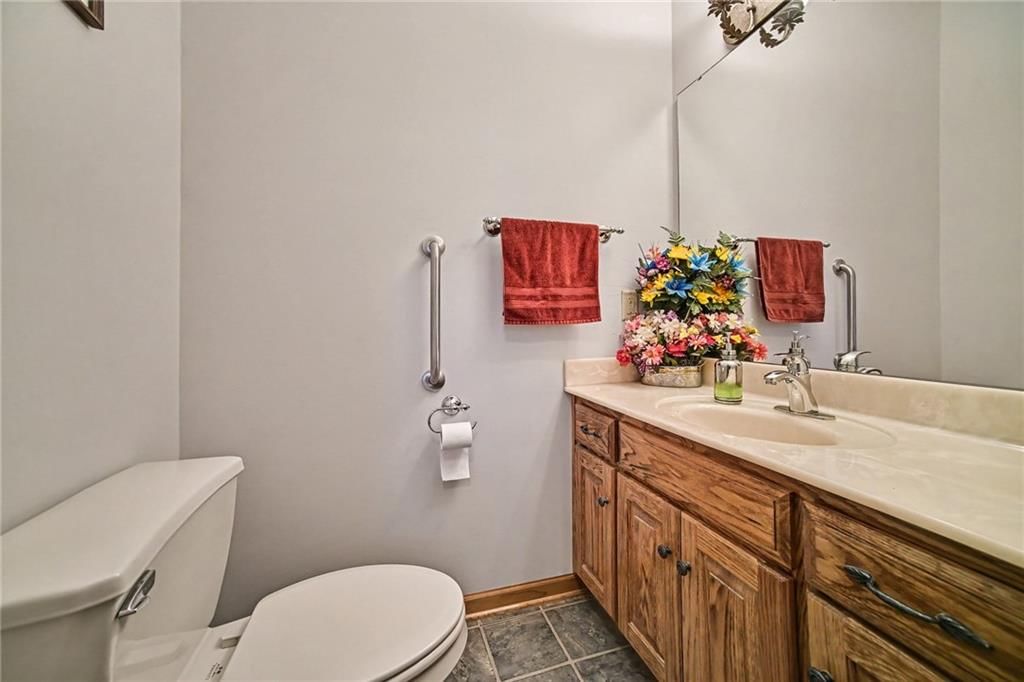 Photo 12 of 39 - 12554 Prestwick Lane, Kansas City, KS 66109