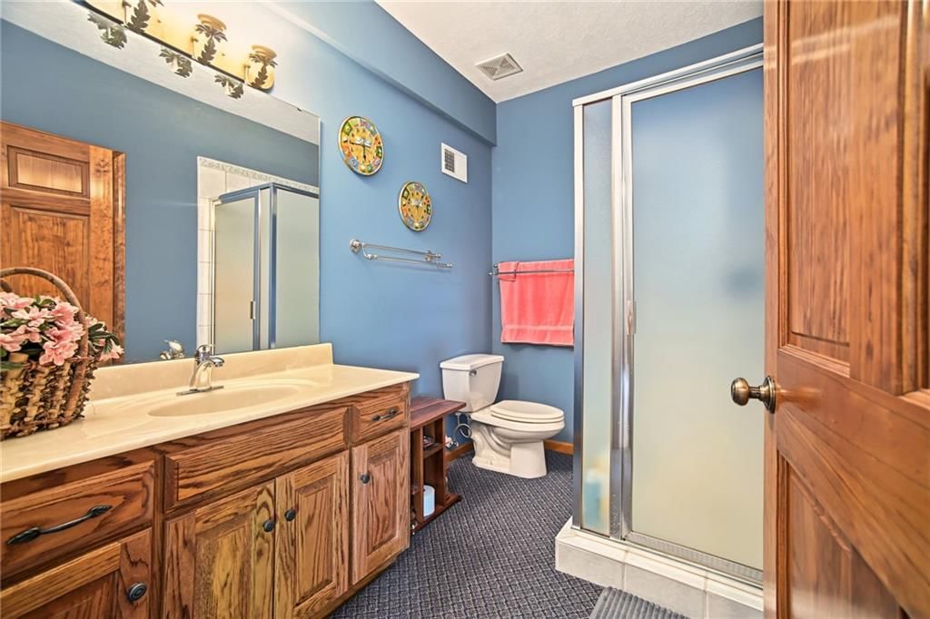 Photo 13 of 39 - 12554 Prestwick Lane, Kansas City, KS 66109
