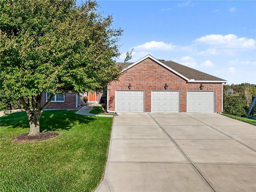 Photo 36 of 39 - 12554 Prestwick Lane, Kansas City, KS 66109