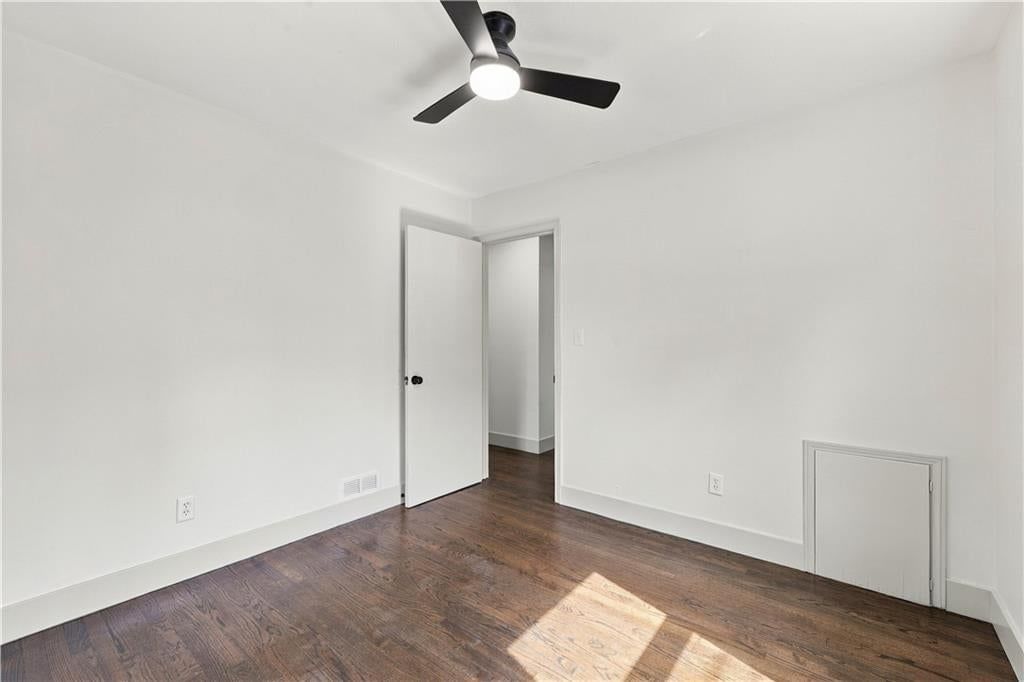 Photo 18 of 32 - 7907 Reinhardt Lane, Prairie Village, KS 66204